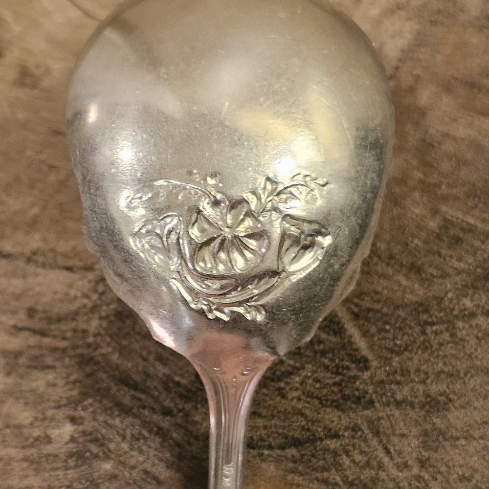 W.M A Rogers 1910 Sugar Spoon - Picture 10 of 11